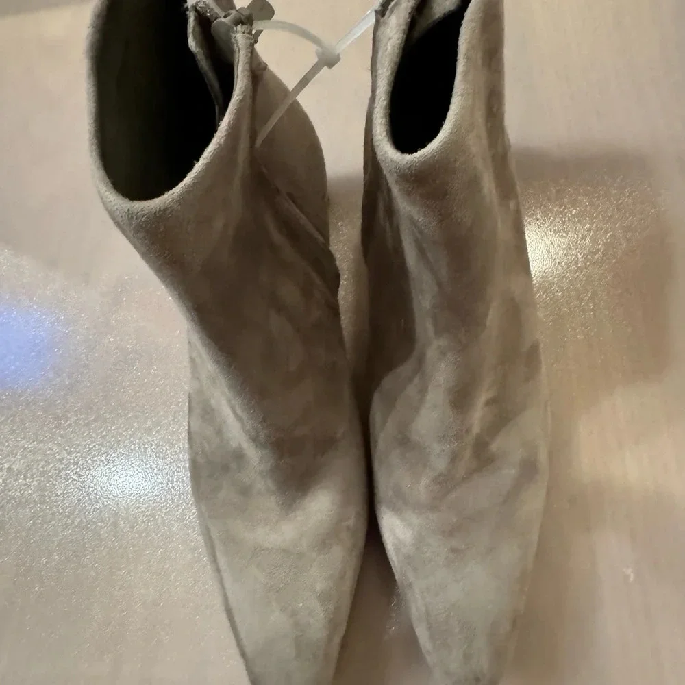 Vince Hilda Bootie Women’s size 6 Us in Woodsmoke Genuine Suede
